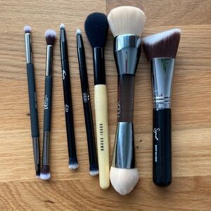 Makeup brushes